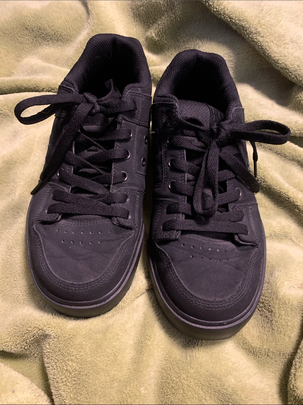 Men's Black Casual Lace-Up Sneakers